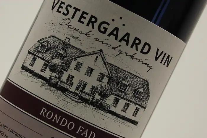 Dansk rødvin - Rondo 2018 fadlagret fra Vestergaard Vin i Assens på Fyn | vestergaardvin.dk