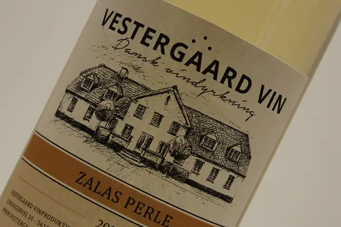 Dansk hvidvin - Zalas Perle 2020 fra Vestergaard Vin i Assens på Fyn | vestergaardvin.dk