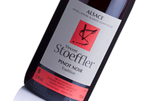Etiket på 2024 Pinot Noir Tradition BIO - økologisk rødvin fra Domaine Stoeffler | Vestergaard Vin